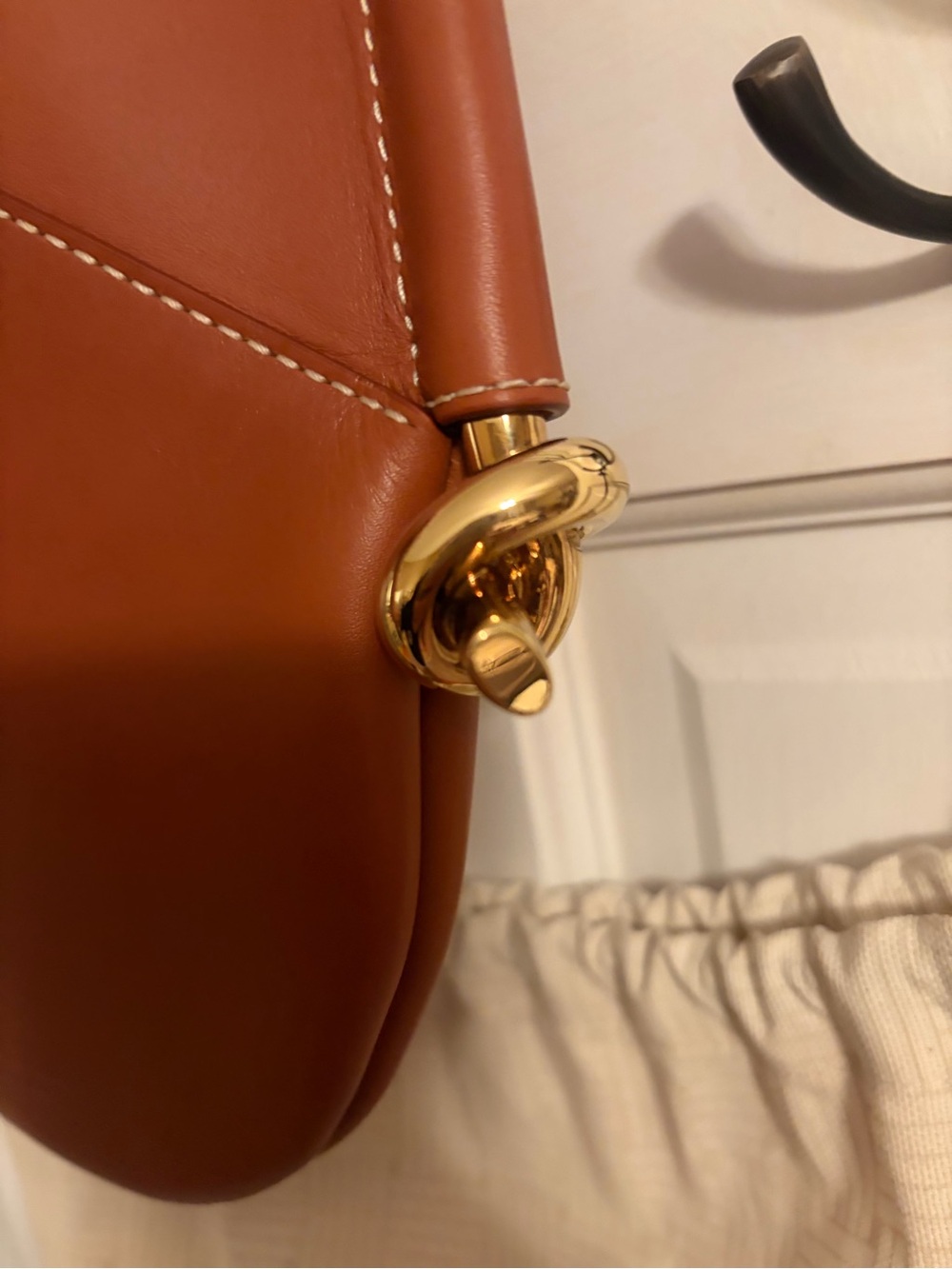 Bottega Veneta Brown Crescent Leather Shoulder Bag - Picture 3 of 12